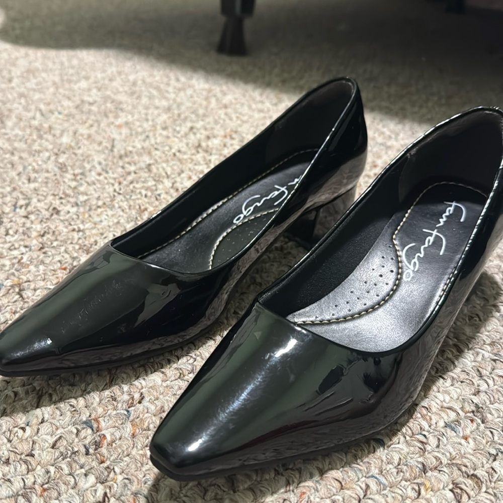 Fan Fargo Women's Black Patent Leather Shoes